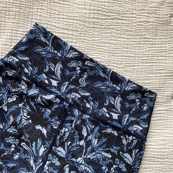 Lululemon Wunder Under Hi-Rise Tight 28" Navy Floral Leggings - Picture 2 of 3